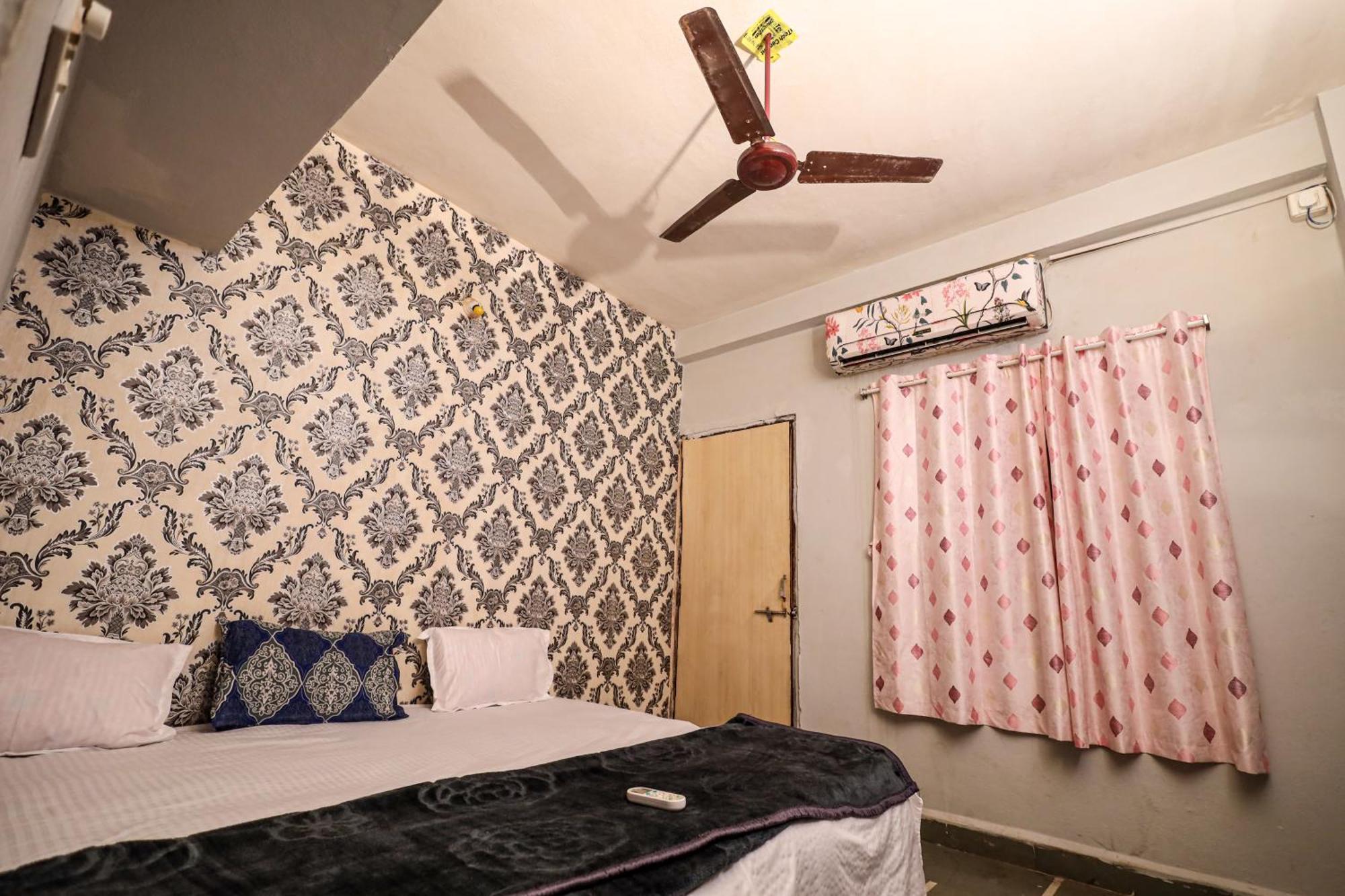 Rai Guest House Ujjain Exteriör bild