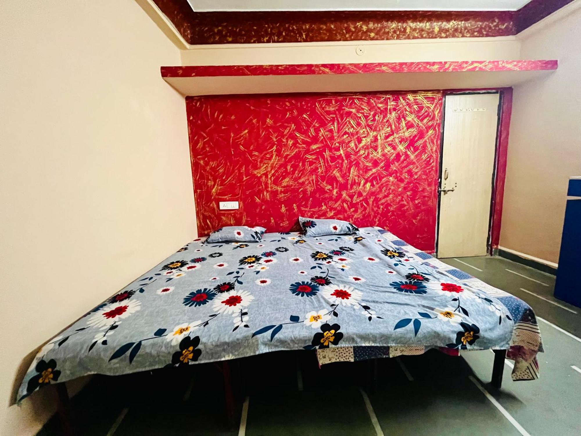 Rai Guest House Ujjain Exteriör bild